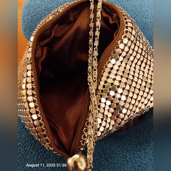 Elegant Silver Mesh Minibag - Picture 4 of 4
